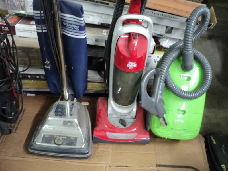 3 Vacuum Cleaners Sanitaire, Dirt D...