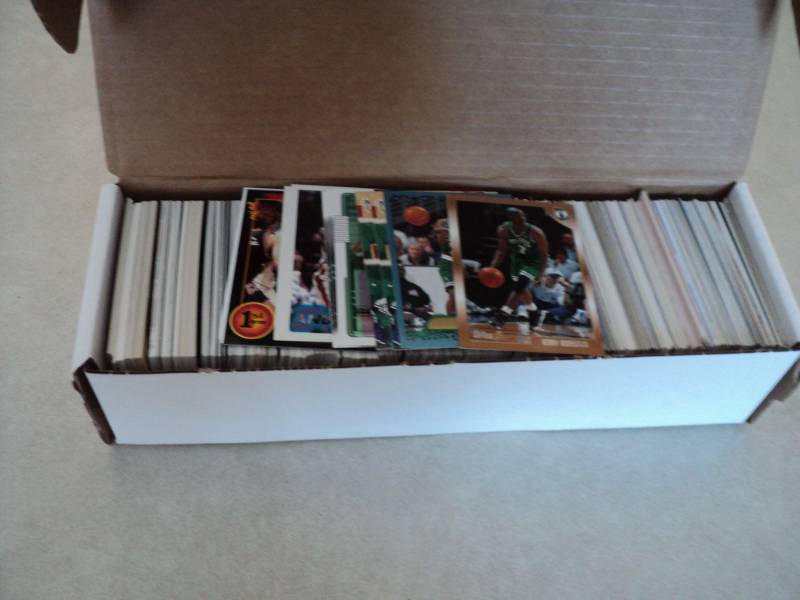 Box of Basketball Minor Star Cards...