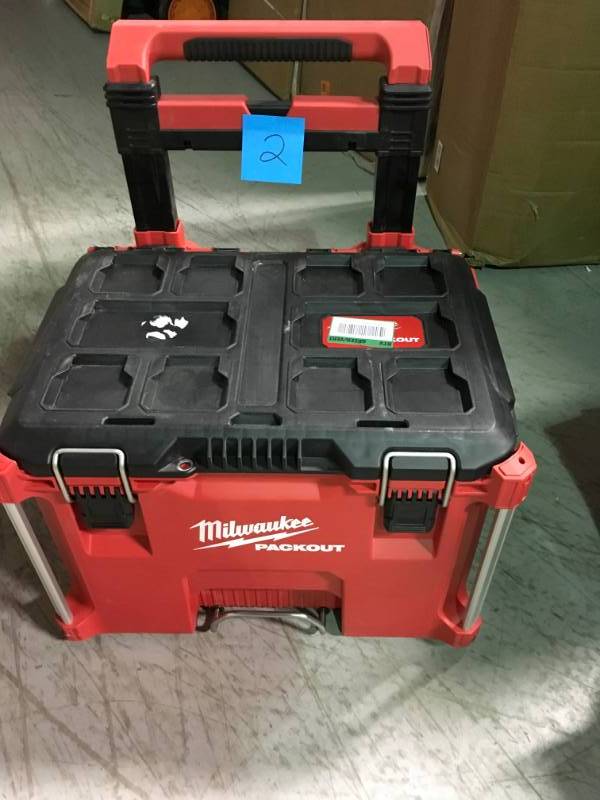 lot 2 image: Milwaukee PACKOUT 22 in. Rolling Tool Box not used