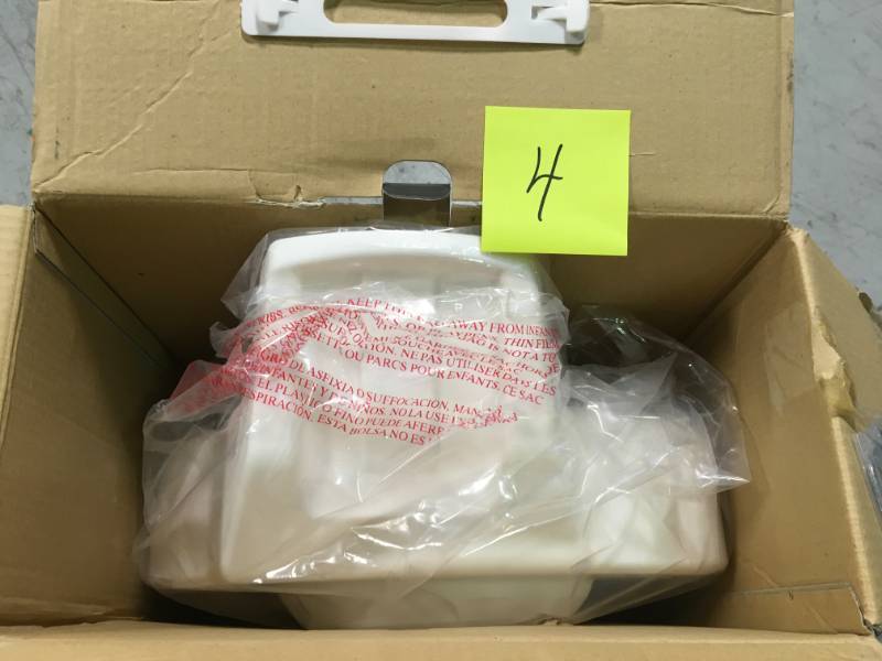 Glacier Bay Universal Elevated Toilet Seat (white) - 237 960 open box in like new condition