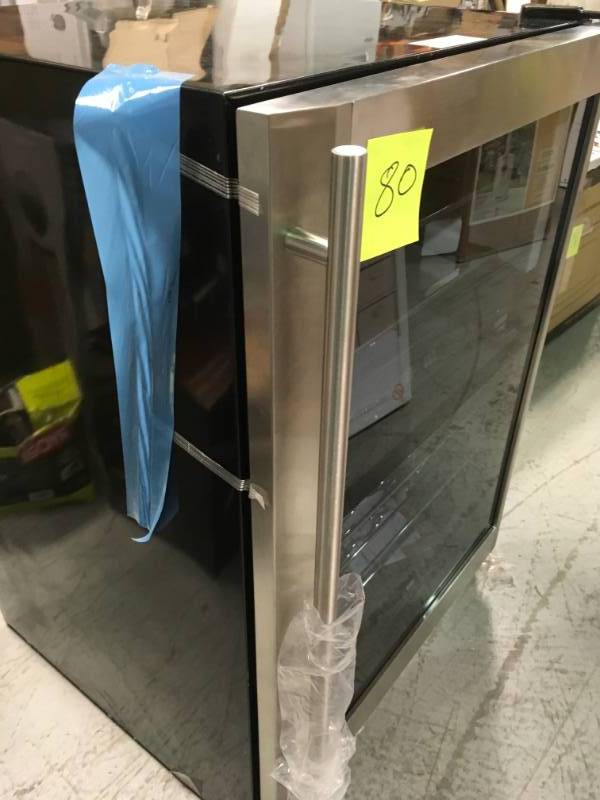 Magic Chef 16-Bottle  77 Can Dual-Zone Wine and Beverage Cooler in like new condition