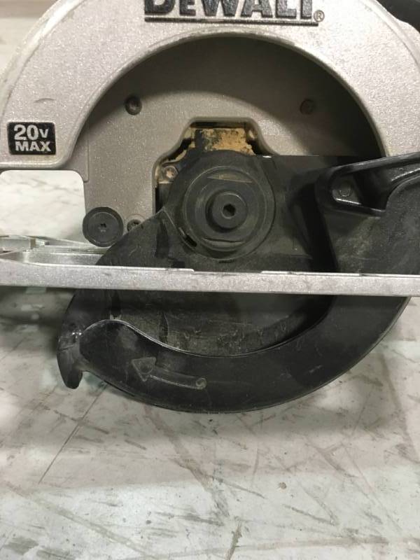 DEWALT 20-Volt 6-12 in. MAX Lithium-Ion Cordless Circular Saw (Tool-Only) USED in good condition