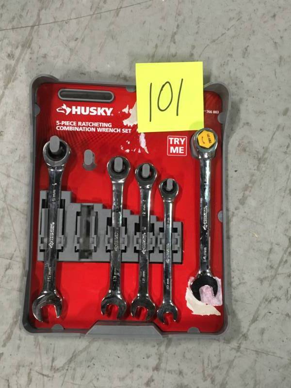 Husky Metric Ratcheting Combination Wrench Set (5-Piece) in like new condition