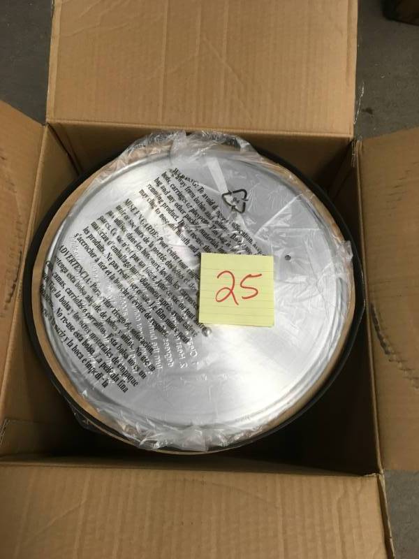 lot 25 image: RiverGrille 30 Qt. Turkey Fryer Package SIGNS OF Scratch