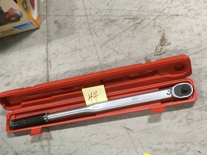 lot 44 image: TEKTON 12 in. Drive Click Torque Wrench (25-250 ft.lb.)not used