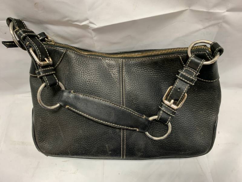 lot 14 image: Dooney & Bourke Womens Leather Purse