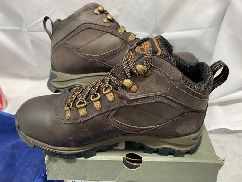 lot 29 image: Brand New $139 Retail Timberland Mens Maddsen Boots Size 8
