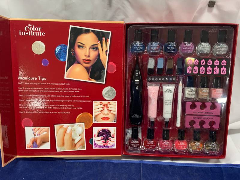lot 37 image: The Ultimate Nail 28pc Set