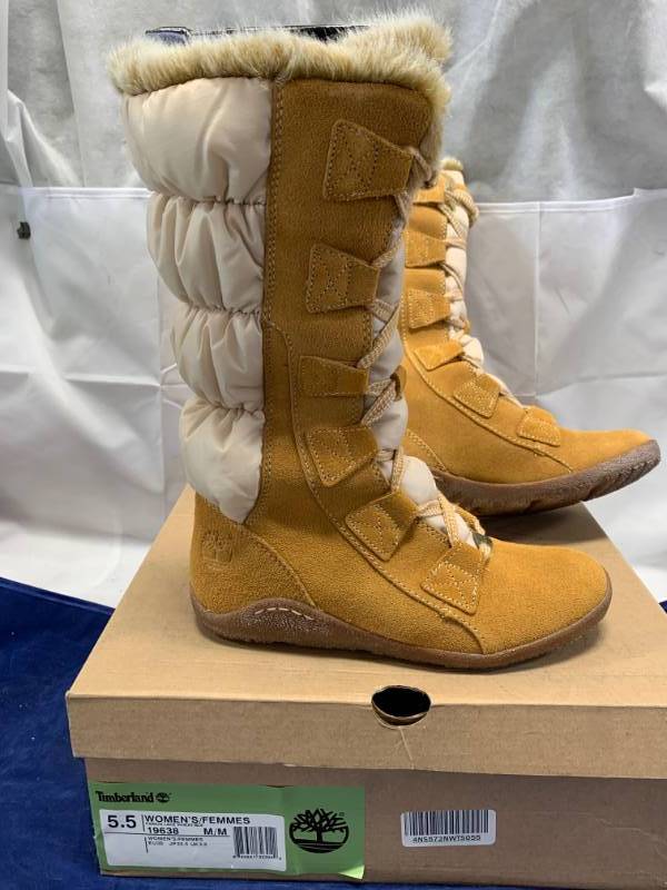 lot 59 image: Timberland Womens Park Lane Boots Size 5 12