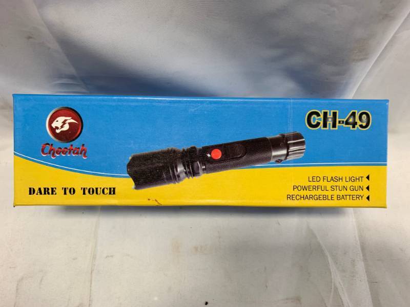 lot 72 image: LED Flashlight  Stungun