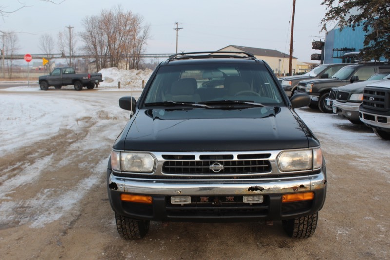 1999 Nissan Pathfinder SE 4x4