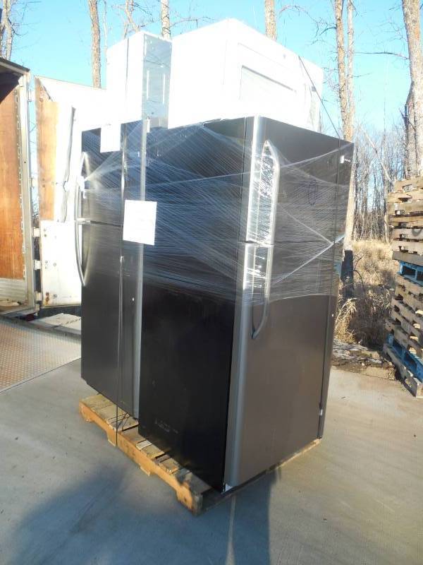 PALLET OF 2 REFRIGERATORS & 2 MICROWAVE FOR PARTS OR REPAIR.