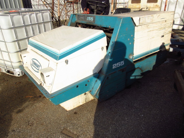 TENNANT POWER SWEEPER