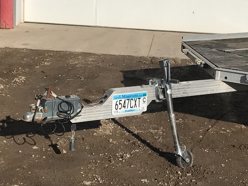 lot 3A image: 2005 Newmans Sled-Bed Aluminum Snowmobile Trailer