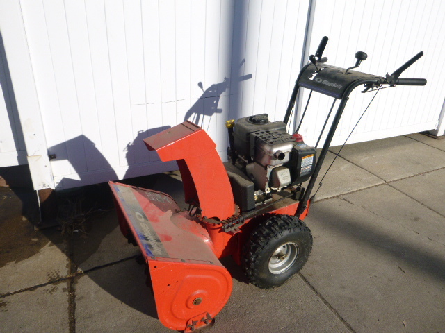 lot 3 image: Simplicity Snowblower