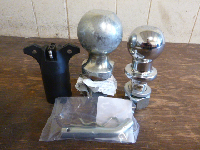 lot 13 image: Automotive Accessories