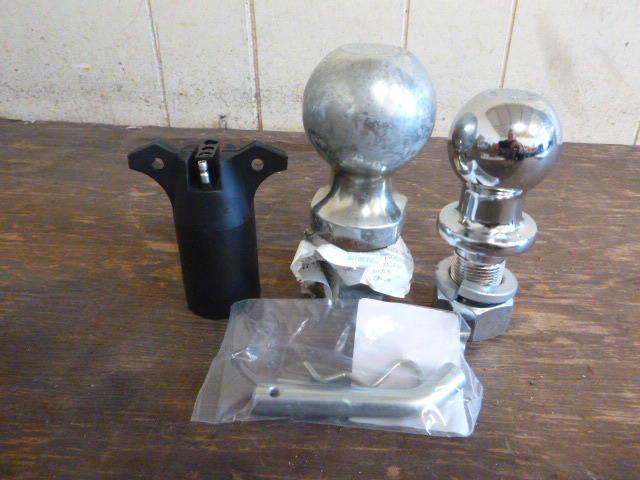 lot 14 image: Automotive Accessories