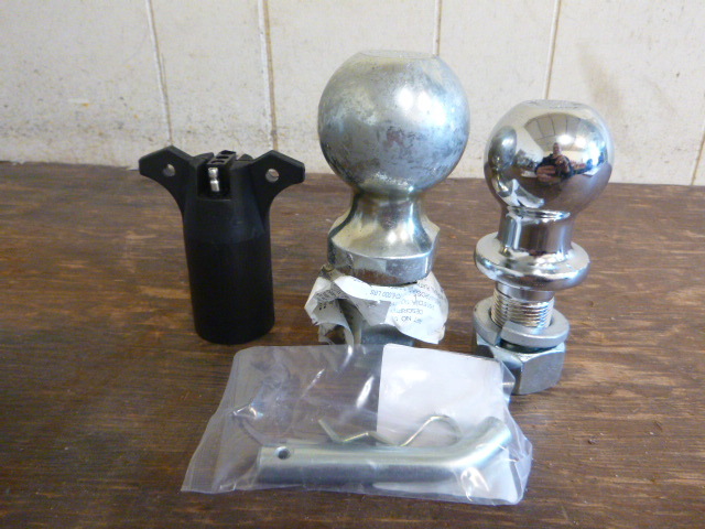 lot 15 image: Automotive Accessories