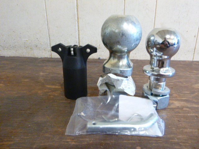 lot 16 image: Automotive Accessories