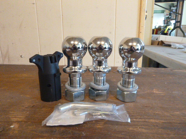 lot 17 image: Automotive Accessories