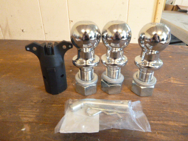 lot 18 image: Automotive Accessories