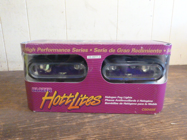 lot 31 image: Blazer Hott Lites Halogen Fog Lights