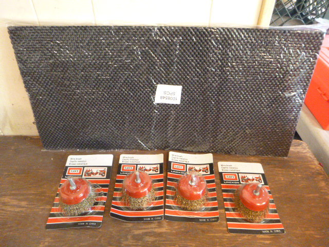 lot 38 image: 4 Hawk Wire Brushes and Toolbox Liners