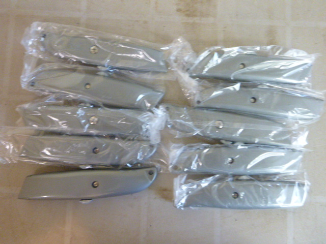 lot 44 image: 10 Utility Knives
