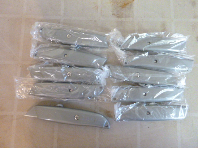 lot 45 image: 10 Utility Knives