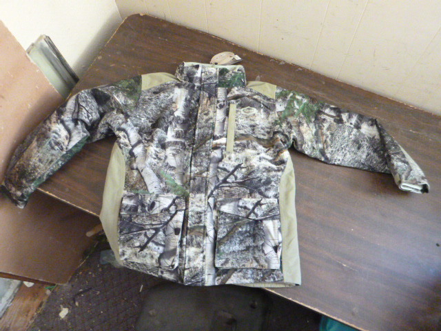 lot 57 image: NEW Camouflage Mossy Oak Yukon Jacket