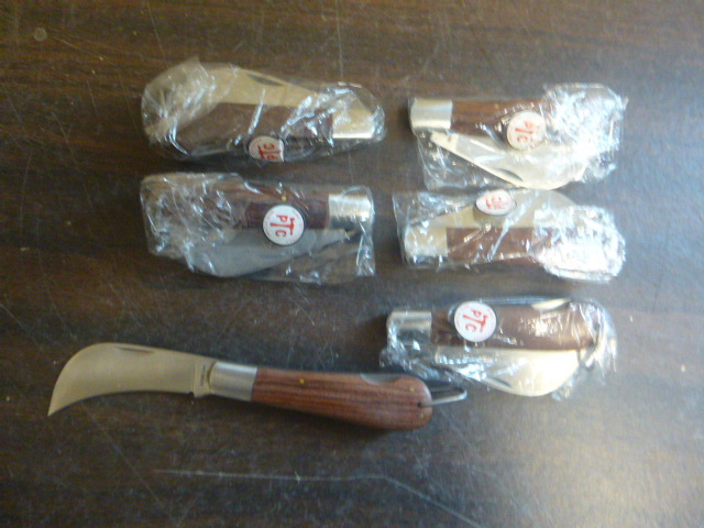lot 93 image: 6 New PC Pocket Knives