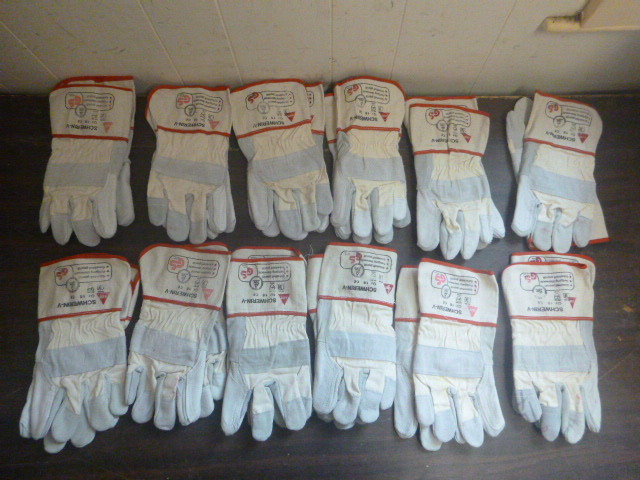 lot 147 image: 12 Pair of Schwerin-V Work Gloves