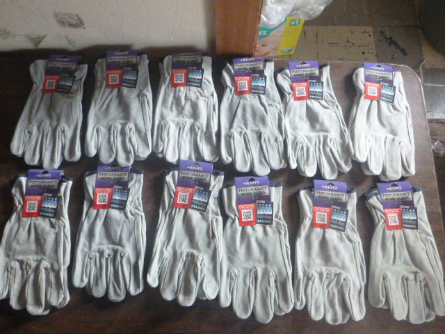 lot 149 image: 12 Pair of AMG Work Gloves