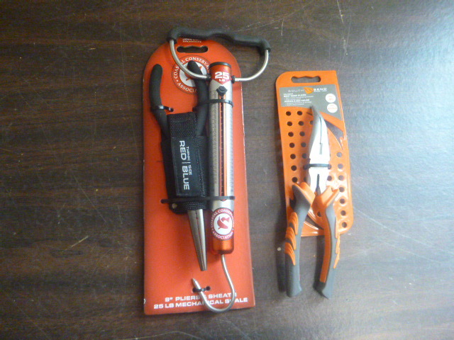 lot 162 image: 25 Lb. Mechanical Scale and Pliers