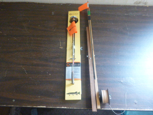 lot 164 image: 2 Ice fishing Tip-Ups