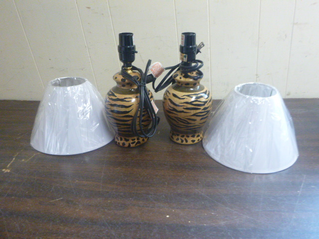 lot 84 image: NEW Pair of Small Table Lamps with Shades