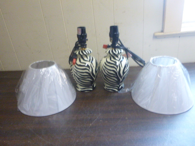 lot 85 image: NEW Pair of Small Table Lamps with Shades