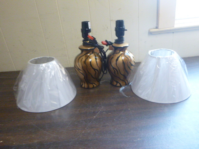 lot 191 image: NEW Pair of Small Table Lamps with Shades