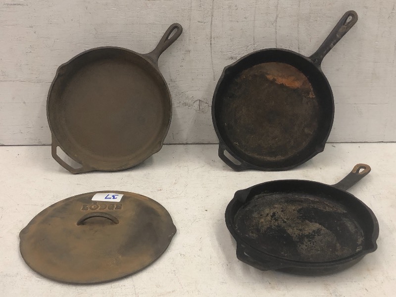 (2) Cast Iron Pans With Lids