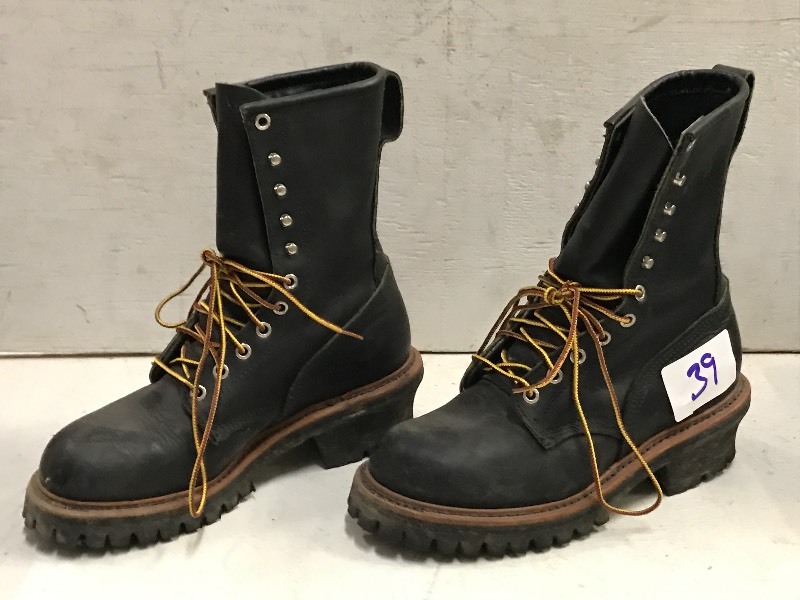 lot 39 image: Red Wings Mens Work Boots
