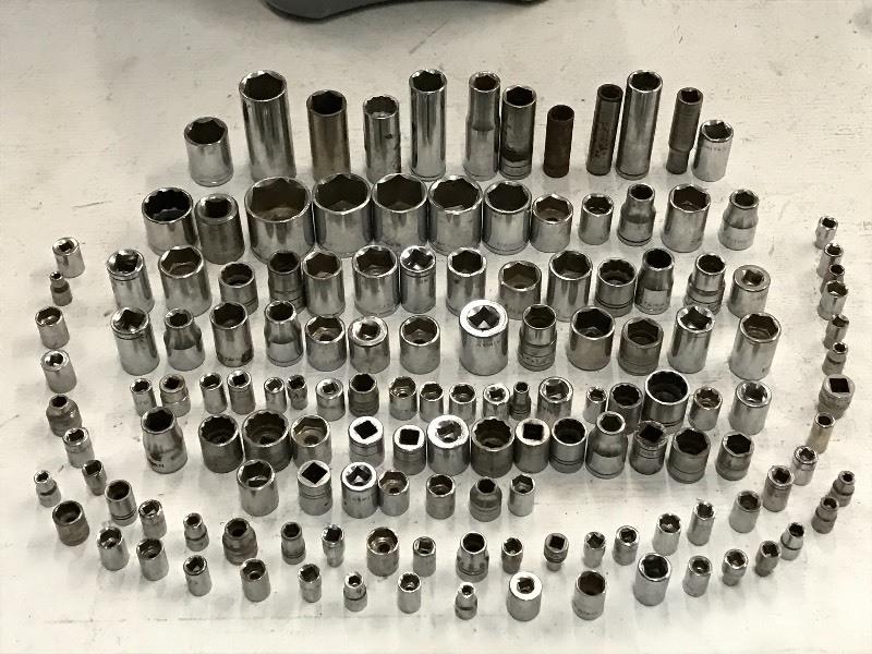 lot 51 image: Lot Of Assorted Socket Wrenches