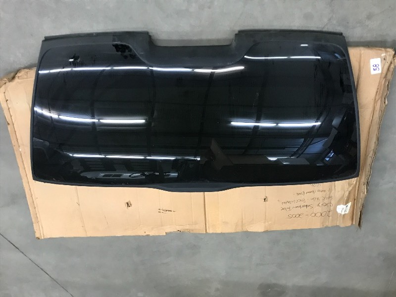 lot 58 image: 2000-2005 Chevy  GMC Rear Window