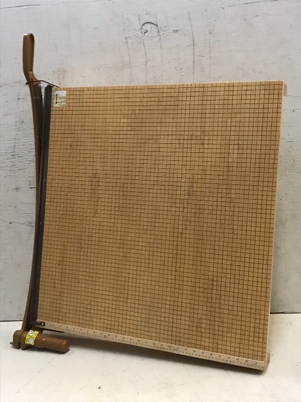 lot 62 image: Commercial Paper Cutter