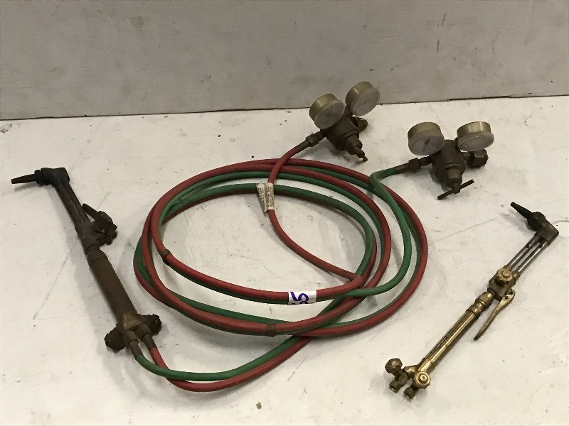 lot 65 image: Oxi-Acetylene Hose  Regulator  Torch Set