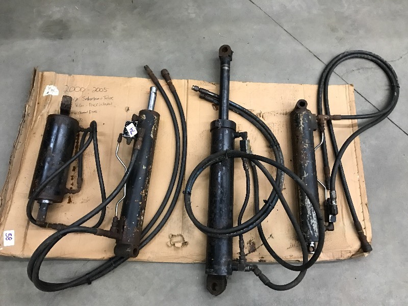 lot 74 image: (4) Hydraulic Cylinders