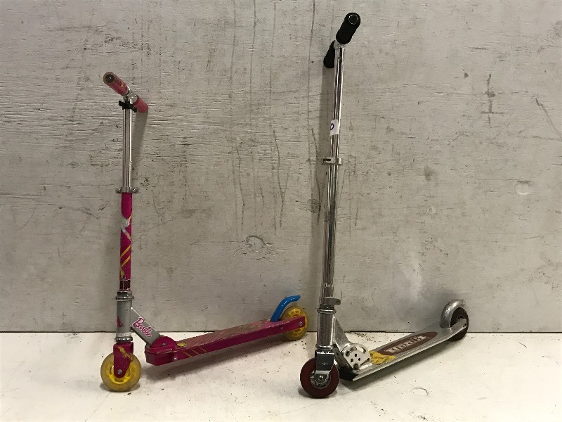 lot 100 image: (2) Kids Kick-Scooters