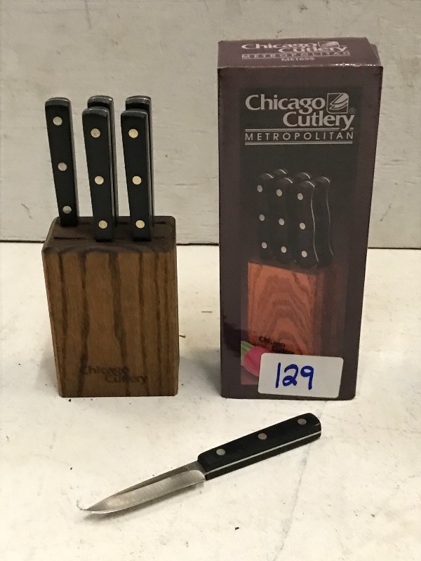 lot 129 image: Chicago Cutlery Knife & Block Set