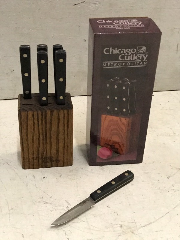 lot 130 image: Chicago Cutlery Knife & Block Set