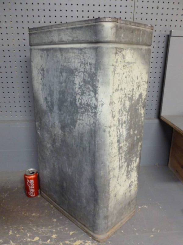 lot 5 image: Vintage Galvanized Steel Tank