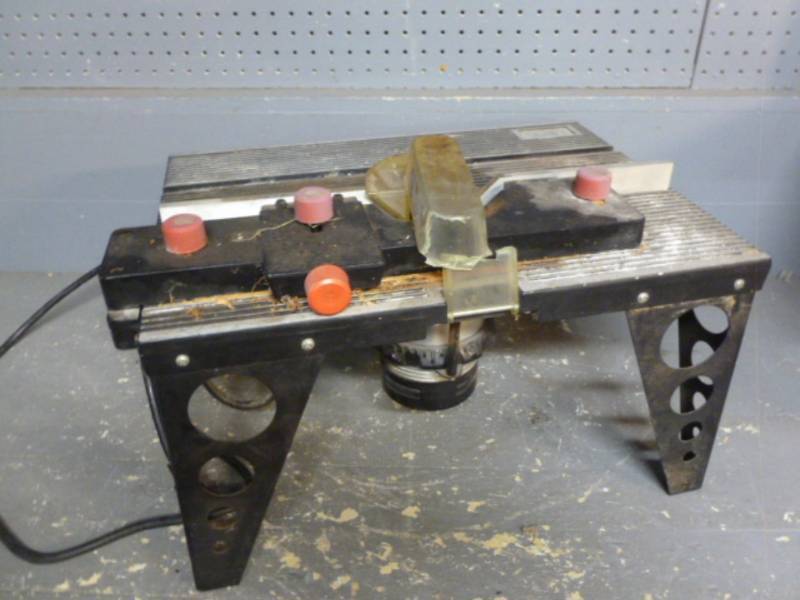 lot 16 image: Router Table